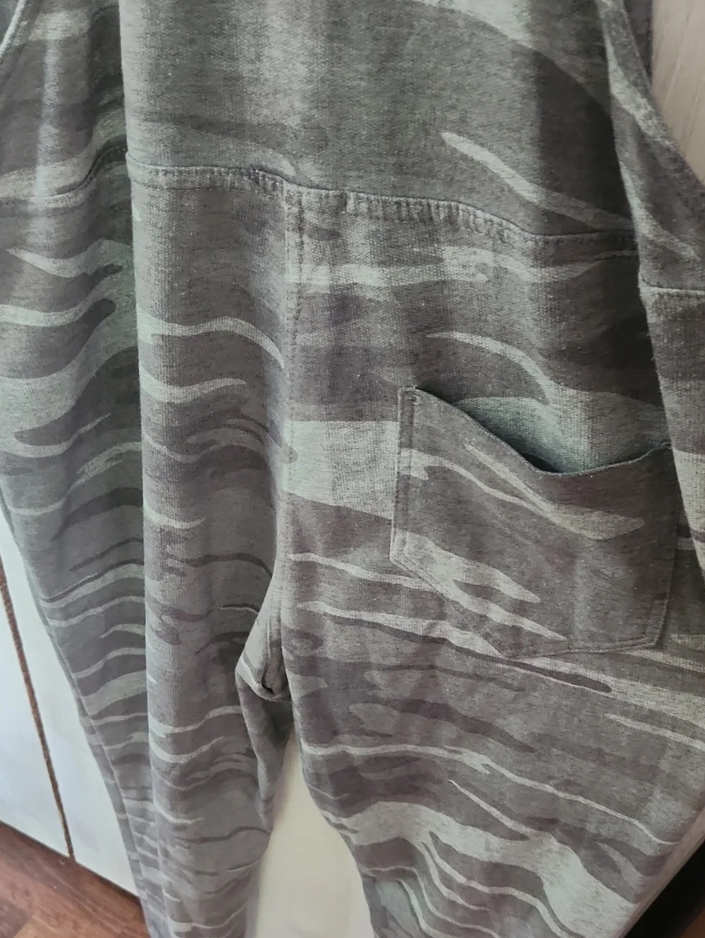 Z Supply Gray Knit Camo Overalls With Adjustable Straps Size Small (4-6)